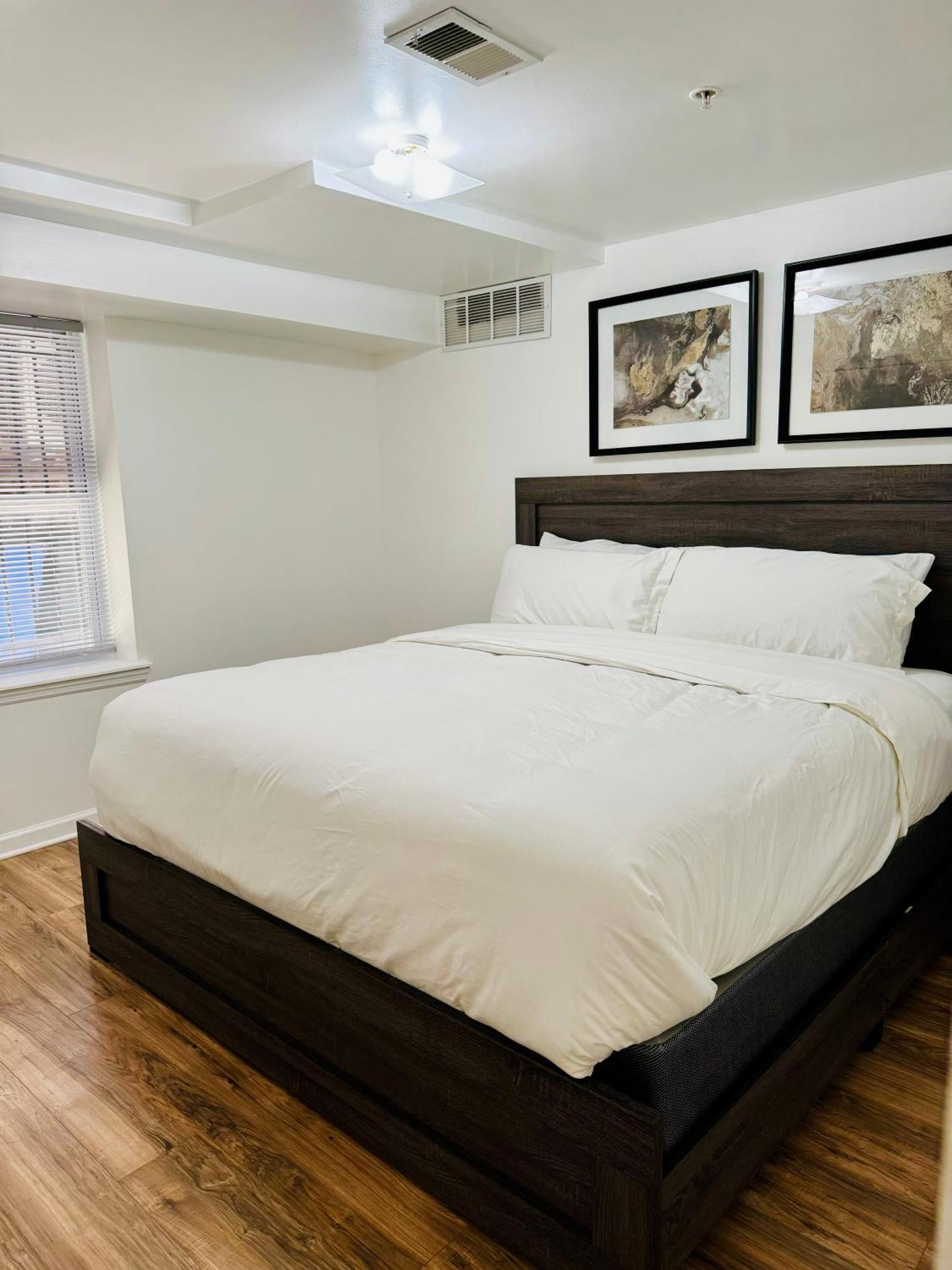 Cozy Evergreen By Airport * Newark